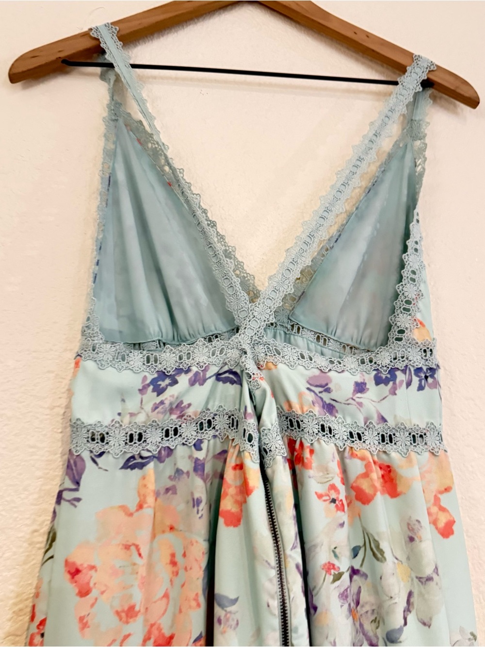 Alice + Olivia Karolina Crochet Floral Blue dress - Picture 15 of 16